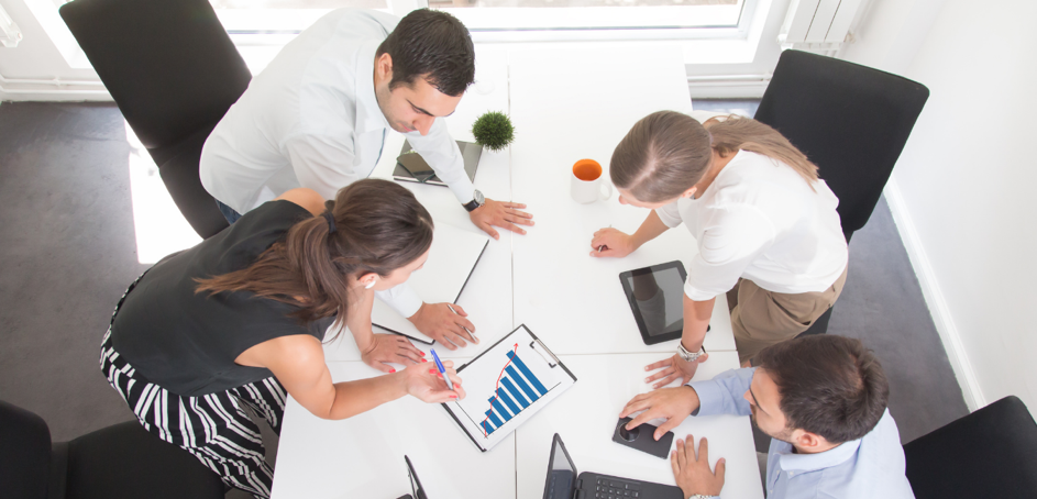 Medewerkers analyseren 360 graden feedback