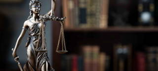 Who is qualified to be a top lawyer?